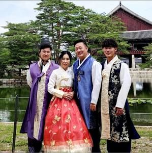 Meet your Posher, Sung